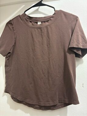 Yogalicious Airlite Rebalance Short Sleeve Top in Chocolate Brown